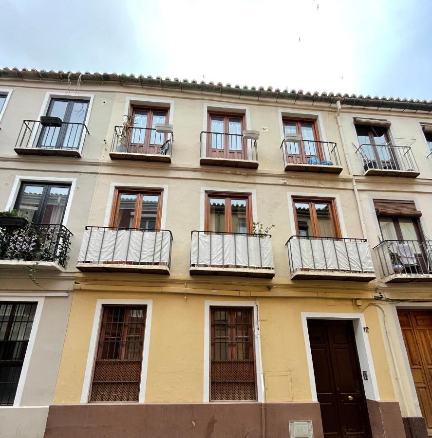 Encantador Apartamento Con Patio مالقة المظهر الخارجي الصورة