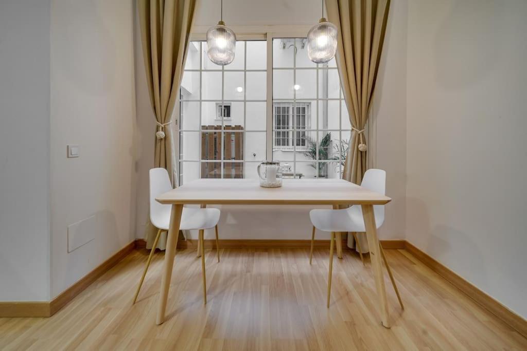 Encantador Apartamento Con Patio مالقة المظهر الخارجي الصورة