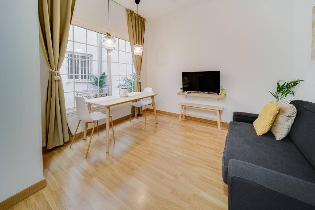 Encantador Apartamento Con Patio مالقة المظهر الخارجي الصورة
