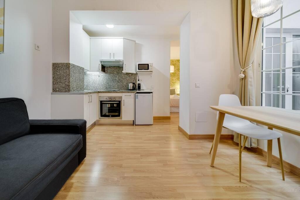 Encantador Apartamento Con Patio مالقة المظهر الخارجي الصورة