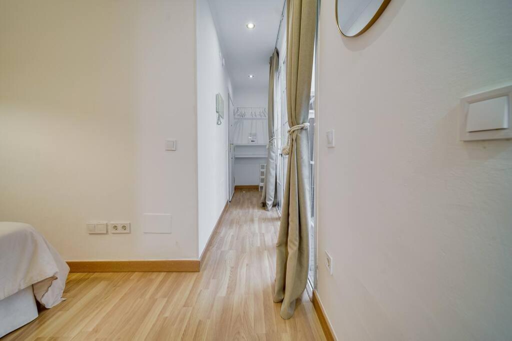 Encantador Apartamento Con Patio مالقة المظهر الخارجي الصورة