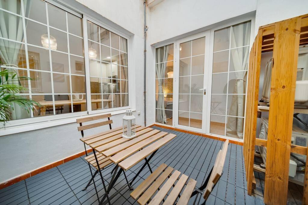 Encantador Apartamento Con Patio مالقة المظهر الخارجي الصورة